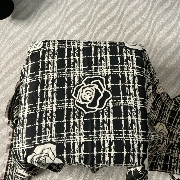 Black and Cream Plaid Shawl with Camelia floral Design - Picture 10 of 11